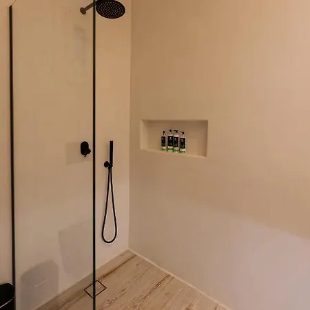 Enosis, Poseidon Apartment